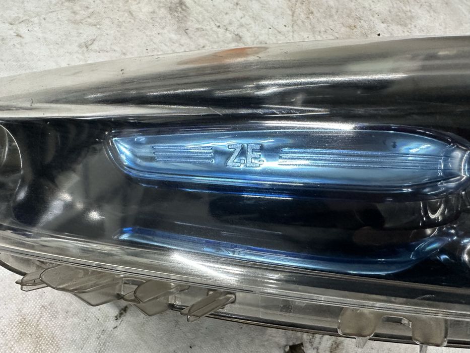 Far stânga renault zoe.cod:1el010912-01.