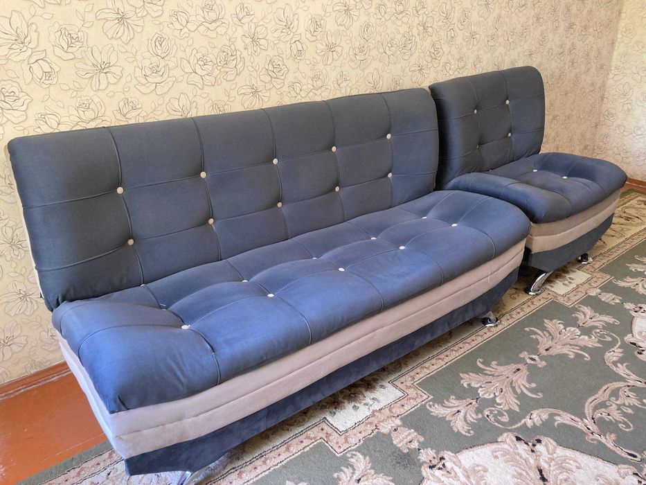 Продам синий диван и 2 кресла