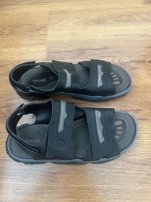 Продам сандалии на мальчика