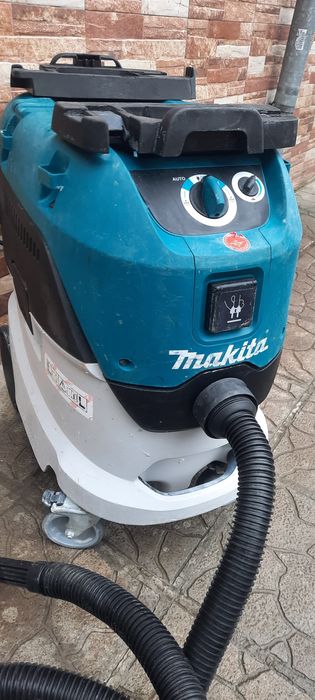 Makita vc4210L Прахосмукачка със Контакт АвтоТупалка Сухо Строителство Гипс Картон