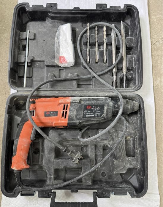 Пневмогайковерт, набор инструментов