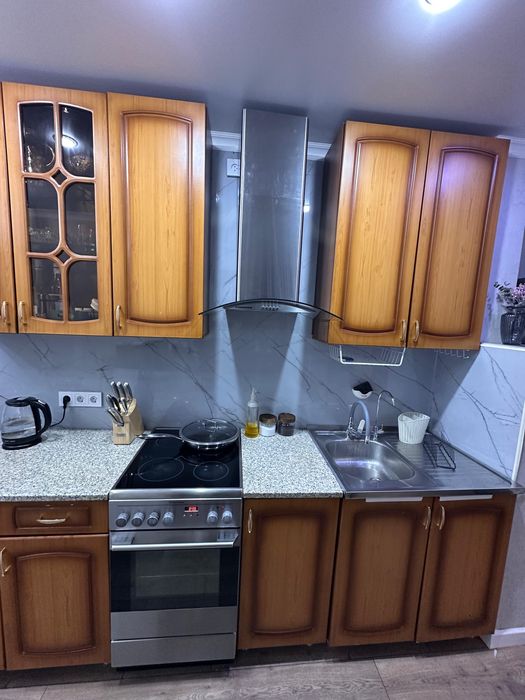 Кухонный гарнитур вместе с техникой