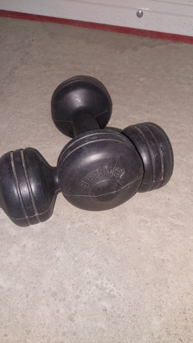 Продавам ктъгла гира 6кг  гирички 1×3кг.2×1.5 кг