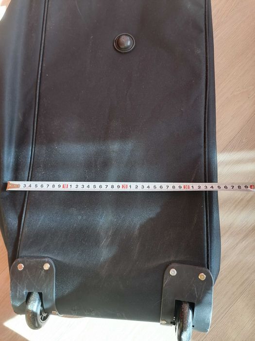 Пътна чанта с колела и дръжка