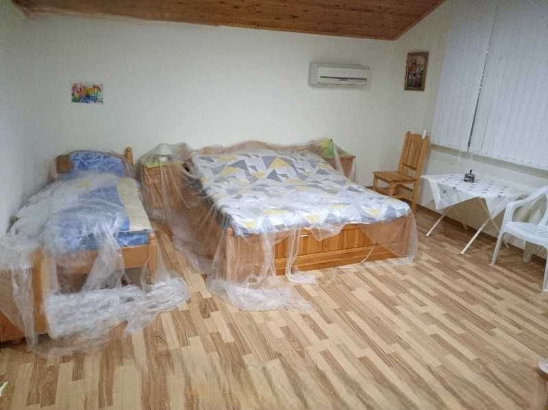 Триетажна къща в Оброчище