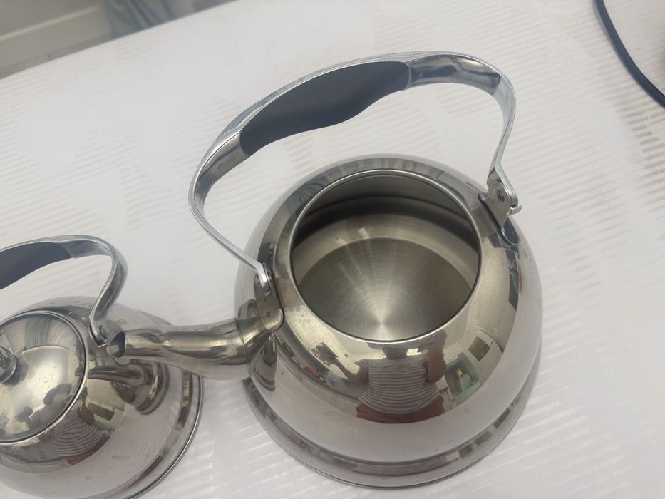 Продам большой чайник с заварным