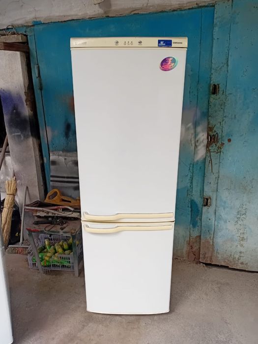 Холдильник самсунг в хорошем сост