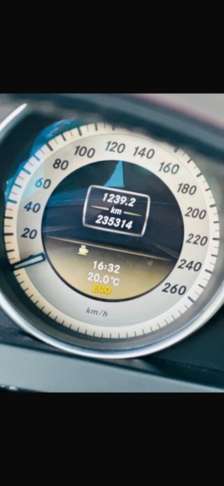 Vând  MERCEDES C class KM REALI !!