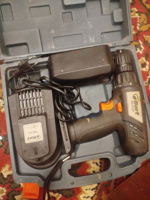 Шуруповерта 2шт продаеться