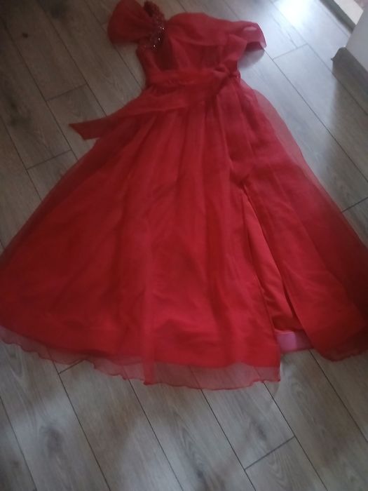 Vând rochii de ocazie