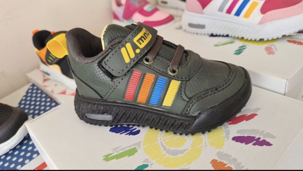 Кроссовки новые