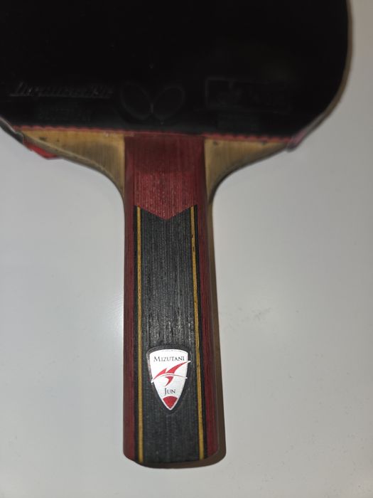 Vând paletă Butterfly Mizutani Super ZL-Carbon