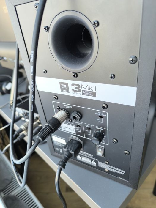 Колонки, студийные мониторы jbl 305p mkii