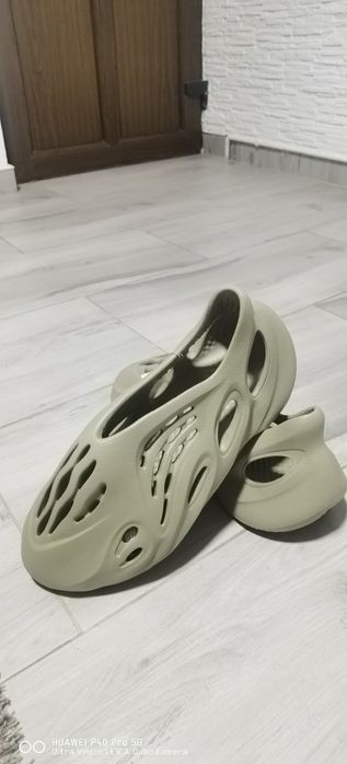 Crocși Adidas Yzy Foam Runner