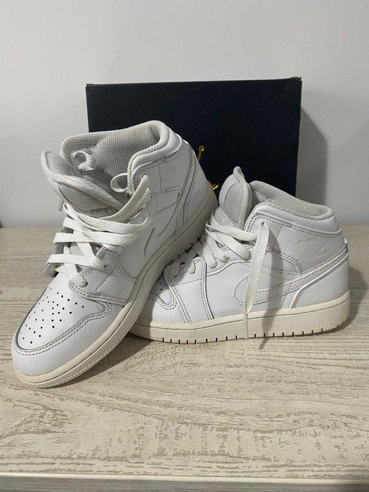 Nike Air Jordan 1 Mid Marime 35.5