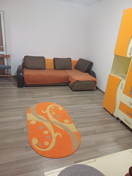 Inchiriez apartament 2 camere decomandat