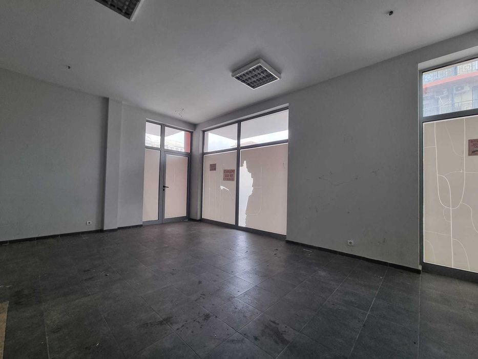 Търговско помещение в к-кс „Tria Apartments“, Слънчев бряг