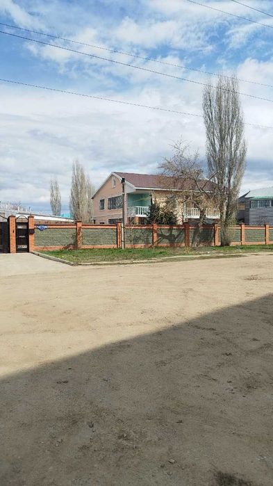 Продам коттедж в  центре города в 12 мкр