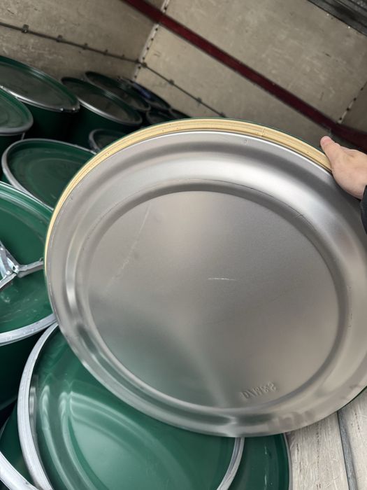 Vând Butoaie , Bazine , Paleti