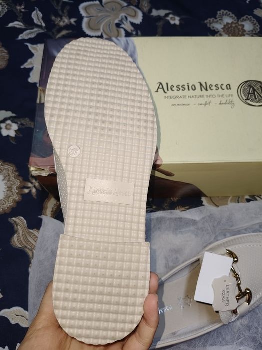 Лоферы новые продам,торг