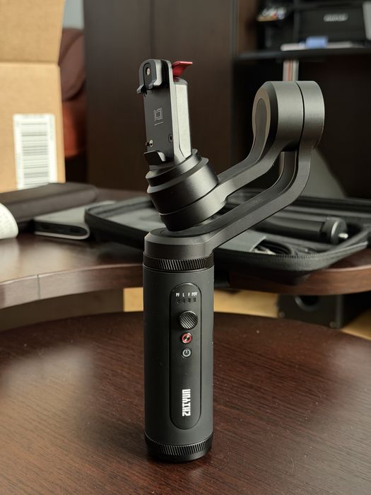 Продам стабилизатор Zhiyun Smooth Q2