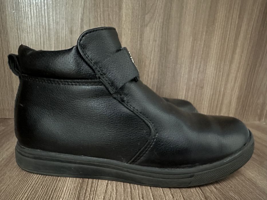 Продам ботинки