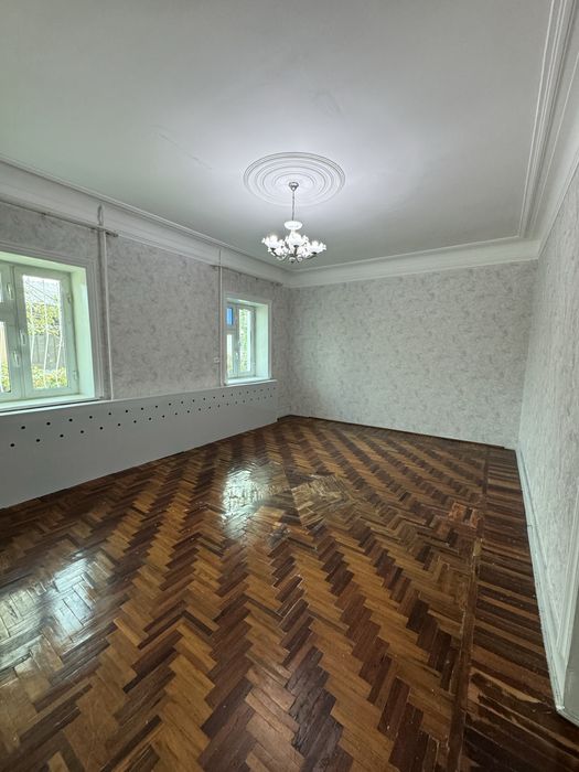 Ховли уй сотилади шахар марказида