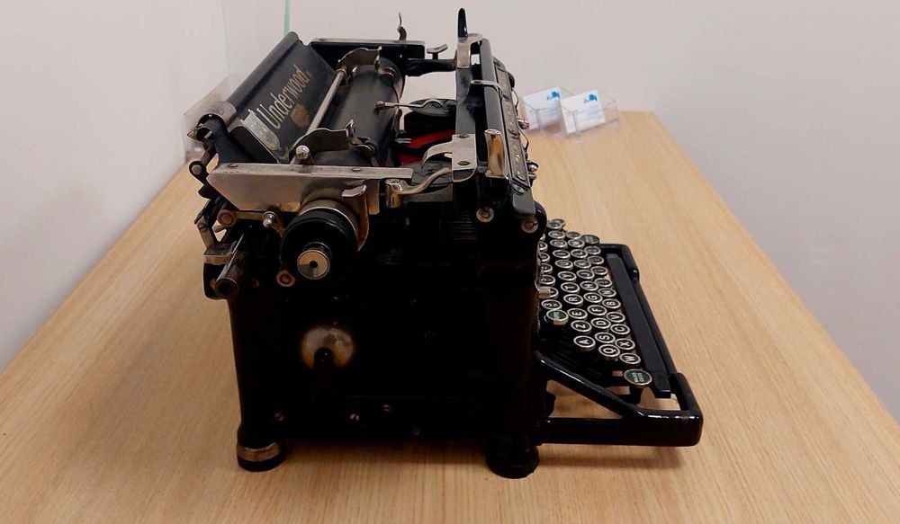 Стара пишеща машина Made in USA