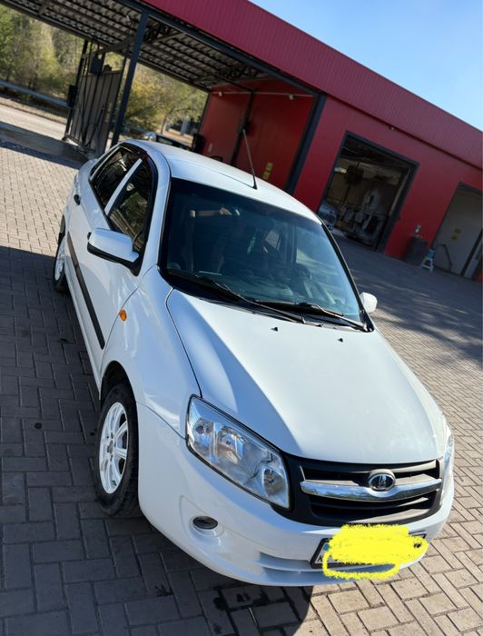 Продам машину Lada Granta 2013 года выпуска