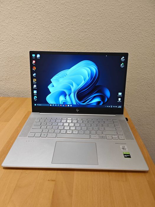 Laptop HP ENVY 15-ep0001nq
