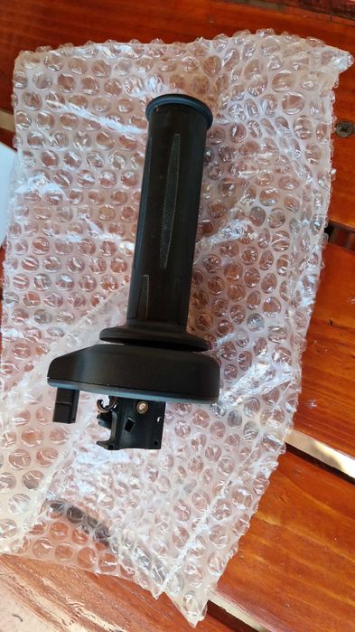 maneta acceleratie si bloc comenzi BMW F900R