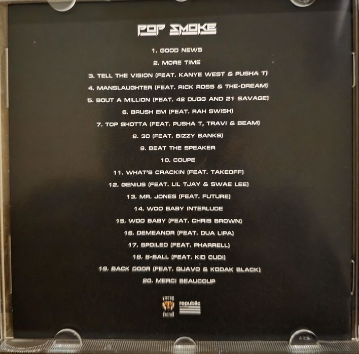 CD дискове на Pop Smoke и 50 cent