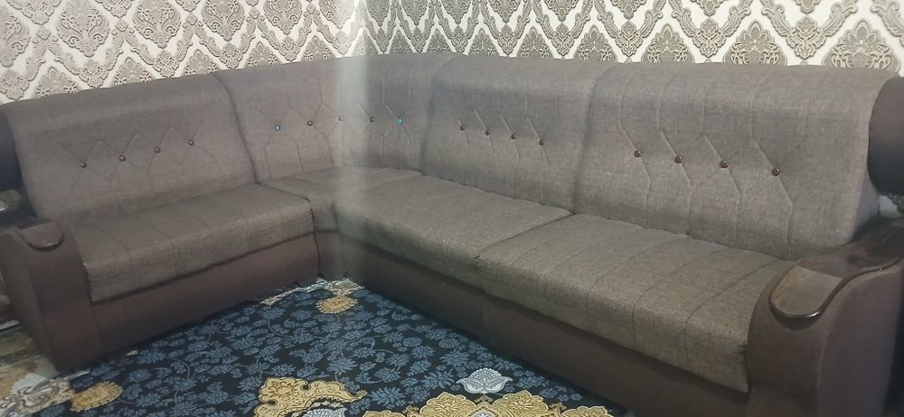 Диван угловой срочно