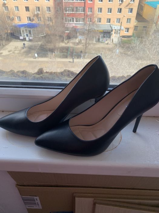 Туфли и кроссовки 40 размера