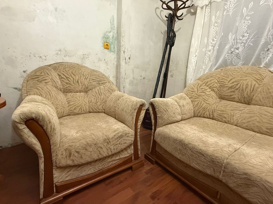 СПЕШНО! Комплект дивани с фотьойли и табуретки – Кубратово