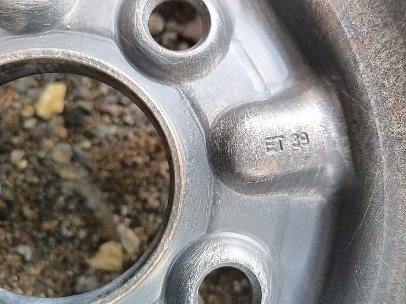 Продам оригинальный металлический диск на Toyota