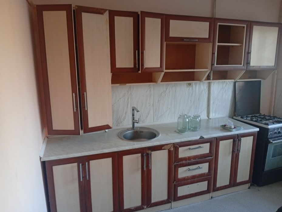 Кухонный гарнитур продам срочно