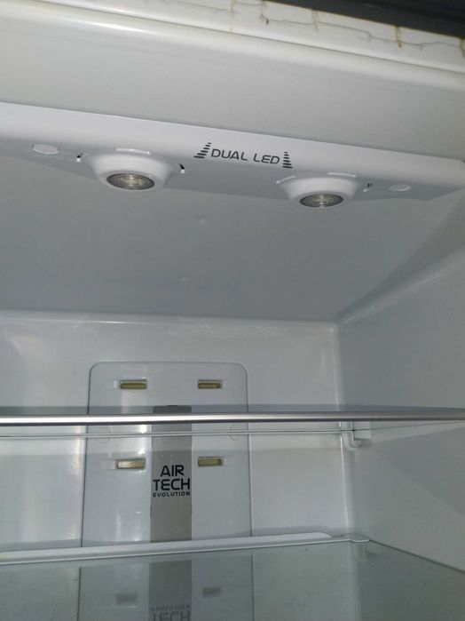 Хладилник с фризер Hotpoint Ariston с ел. проблем
