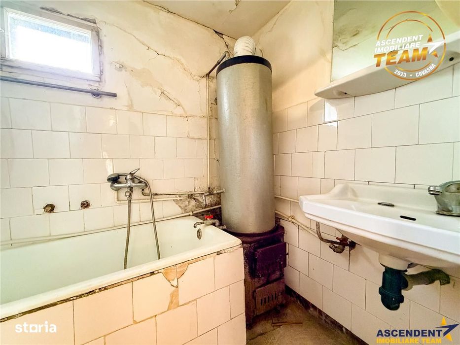 Casa din caramida cu 1.087 mp teren, pozitie centrala, utilitati la po
