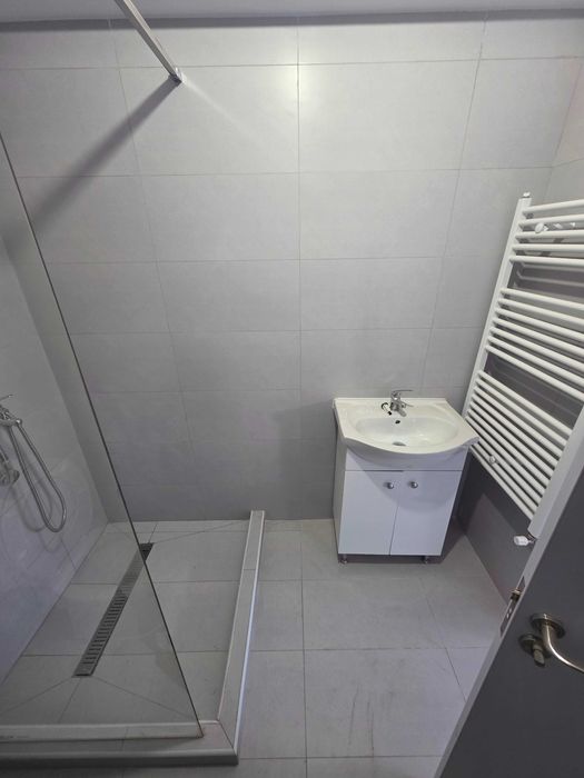 Apartament nou 2 camere demisol, nelocuit, loc de parcare inclus