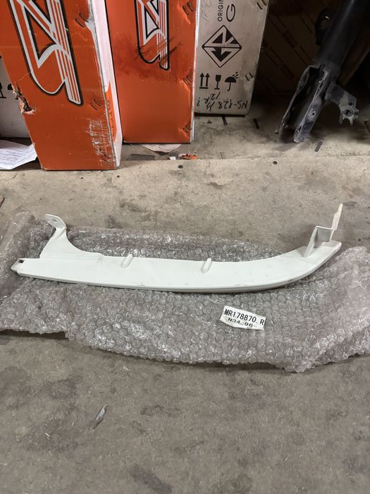 Ресничка спэйс вагон под фарой