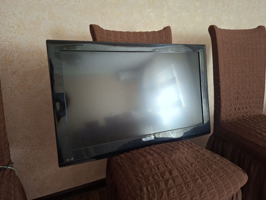 Продаётся телевизор роисон 32 (не смарт) экран не рабочий