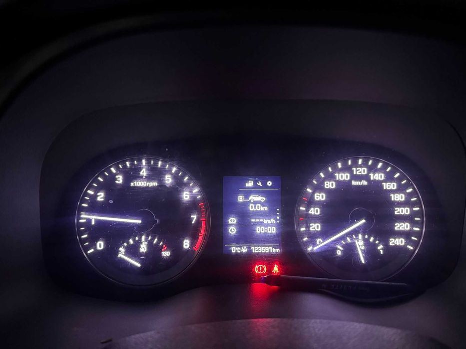 Hyundai Tucson benzina 1.6 manual