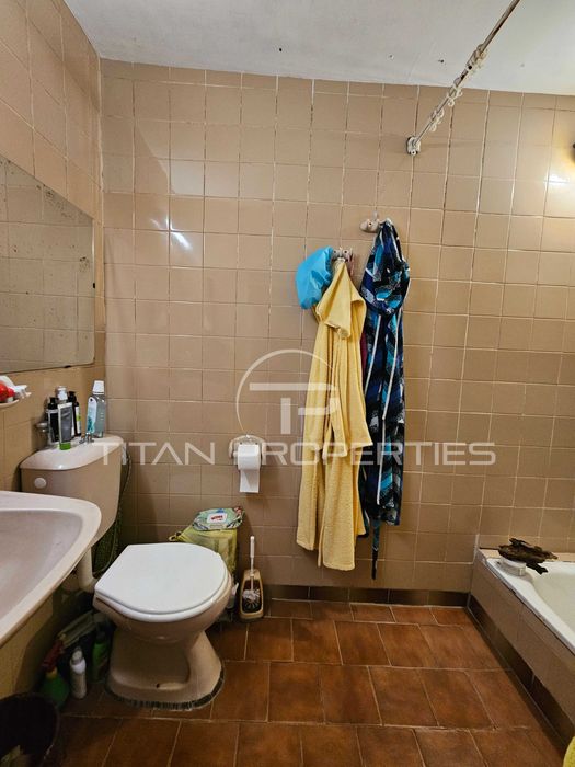 Продава се Тристаен апартамент в Пловдив, Изгрев - 64 кв.м за 1250 €/кв.м - Снимка #8