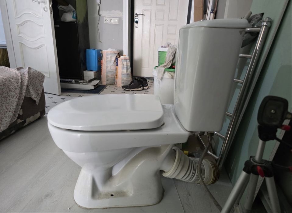 Продам раковину с тумбой и унитаз б/у