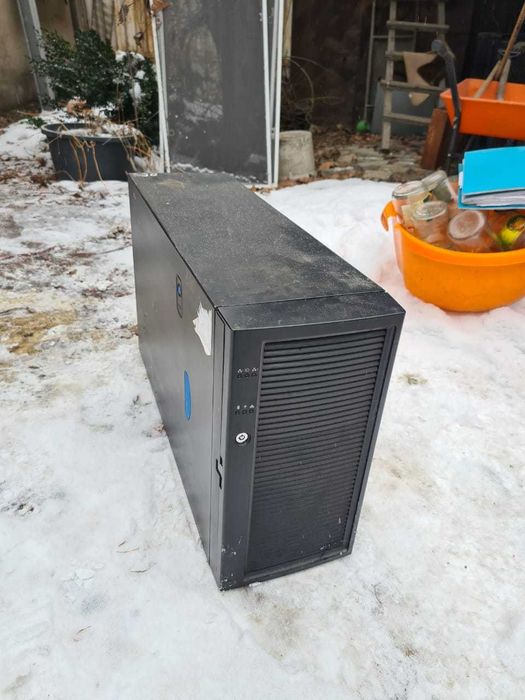 Сервер с жесткими дисками