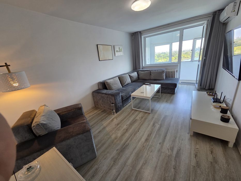 Propietar inchiriez apartament 3 camere decomandat cu vedere panoramica la Lacul si Parcul Plumbuita