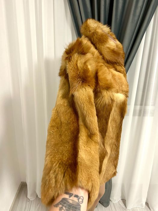 Haina din blana naturala de vulpe ,marimea S-M,foarte usoara si comoda