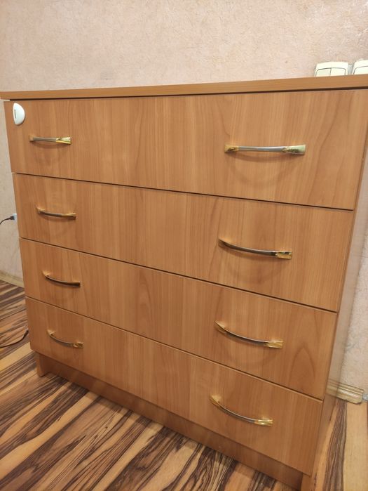 В продаже хороший комод