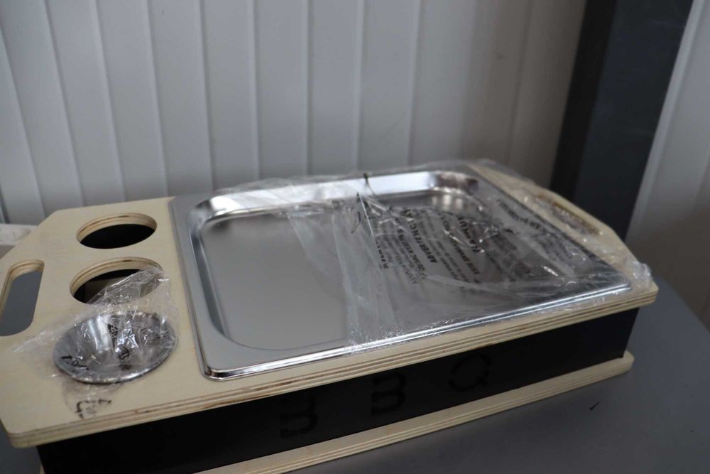 Барбекю маса, поставка, поднос със място за 3 сосиери - 2 бр. липсват